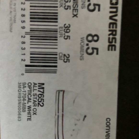 Converse Chucks low top. Excellent condition w/box - Picture 5 of 5